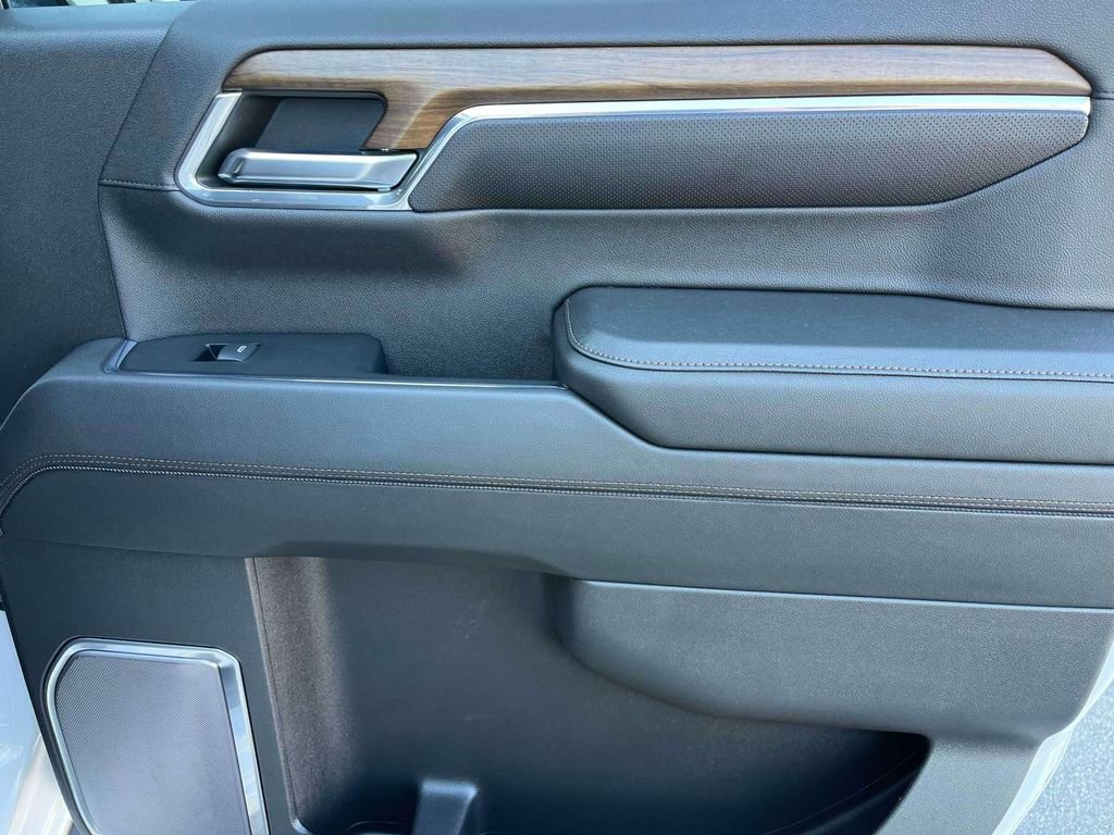 Certified 2023 Chevrolet Silverado 1500 High Country w/ Technology Package image 18