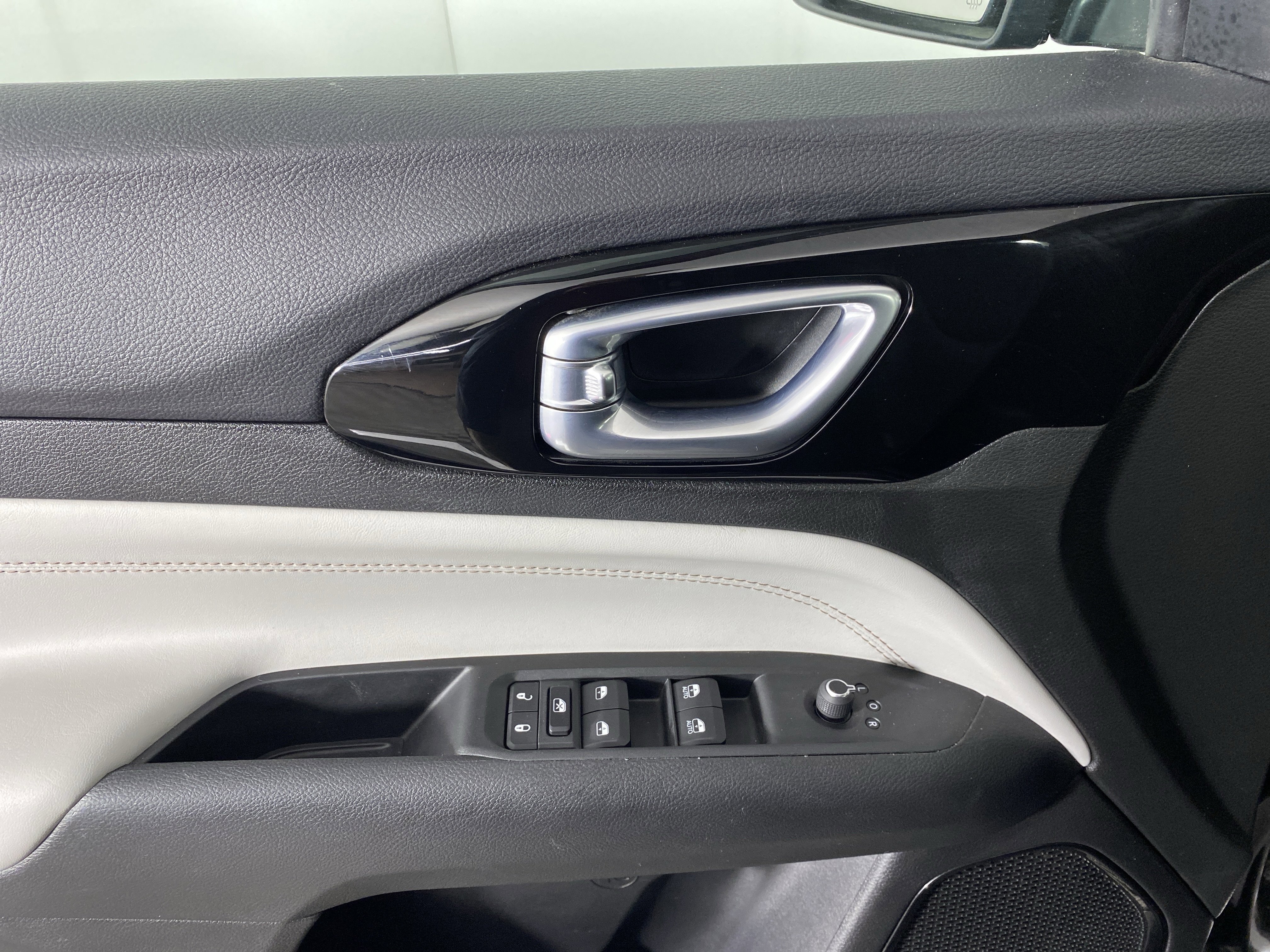 Used 2022 Jeep Compass Limited image 13