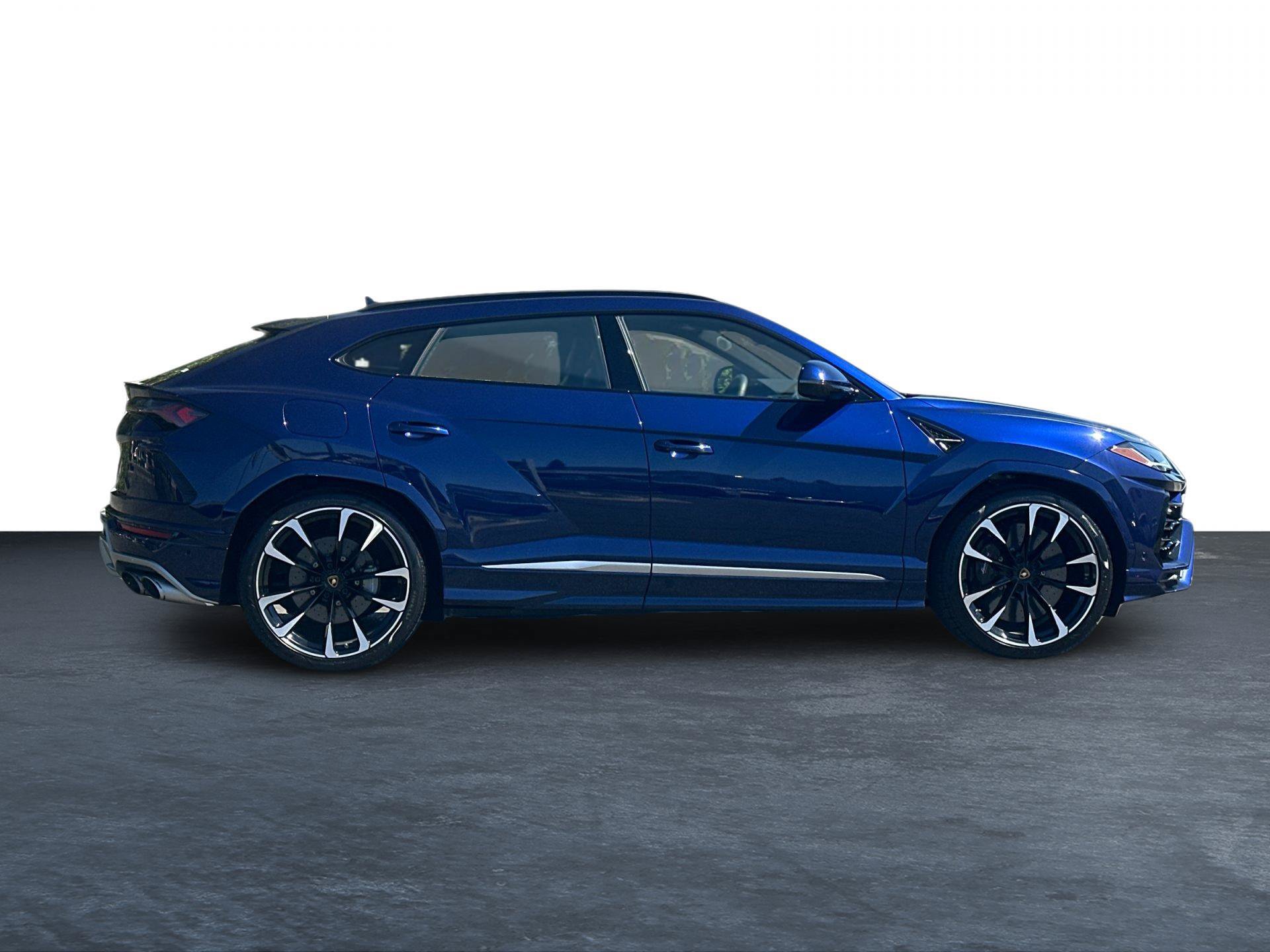 Used 2020 Lamborghini Urus AWD/4WD image 2