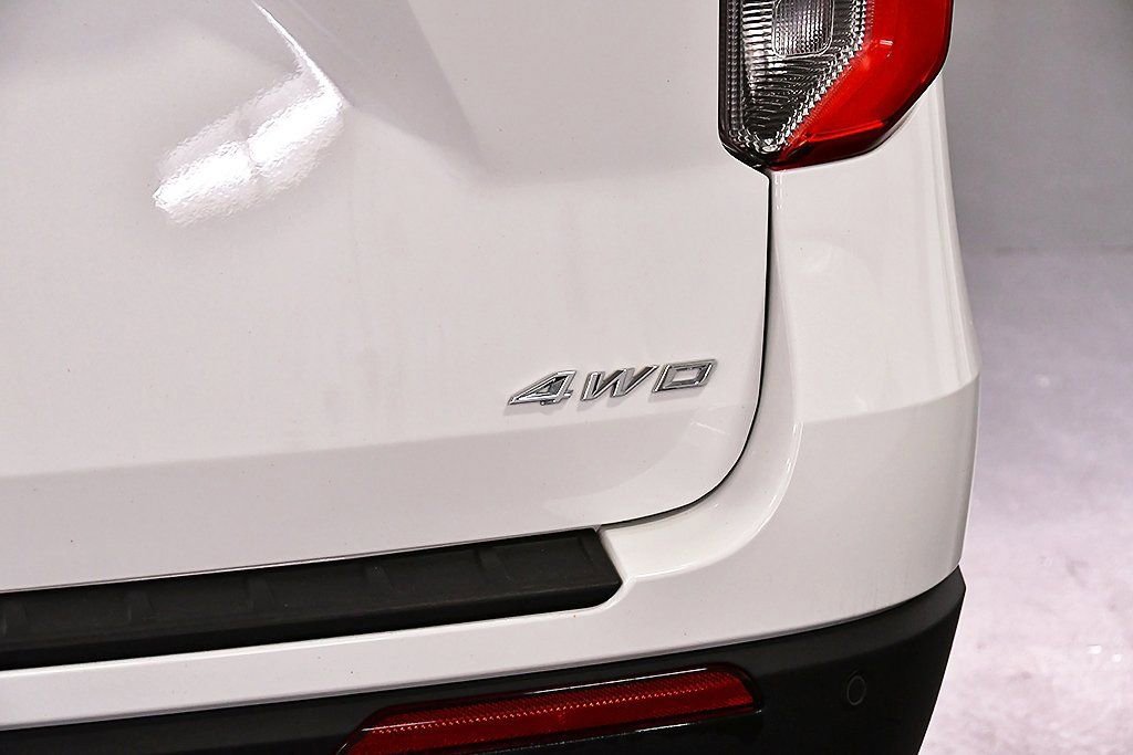 Used 2023 Ford Explorer XLT w/ Equipment Group 202A image 12