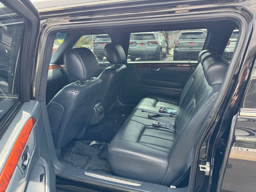 Used 2010 Cadillac DTS Limousine FWD image 16