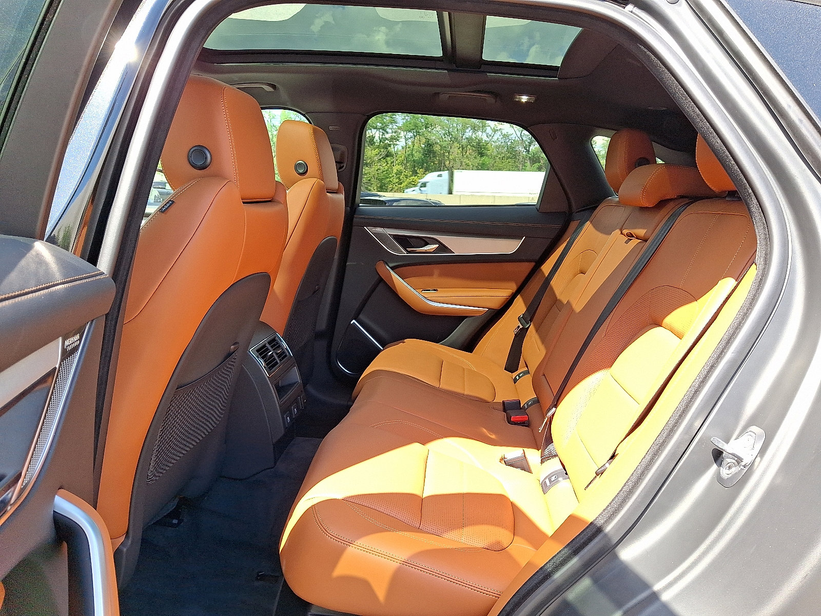 New 2026 Jaguar F-PACE R-Dynamic S image 5