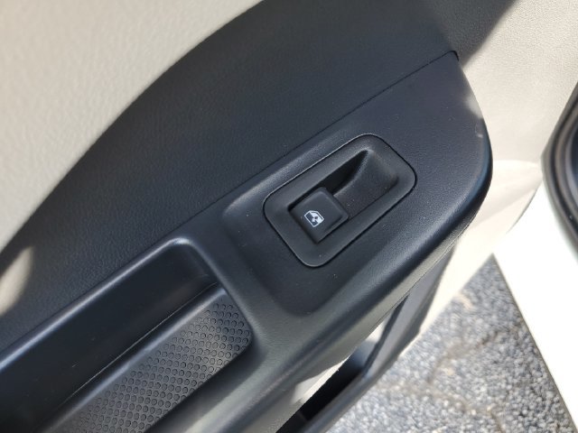 Certified 2025 Volkswagen Taos S FWD image 19