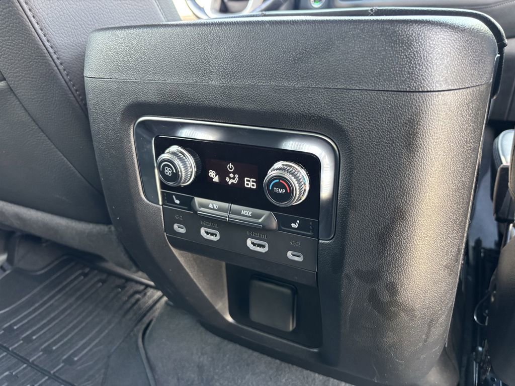 Used 2024 GMC Yukon Denali w/ Advanced Technology Package image 28