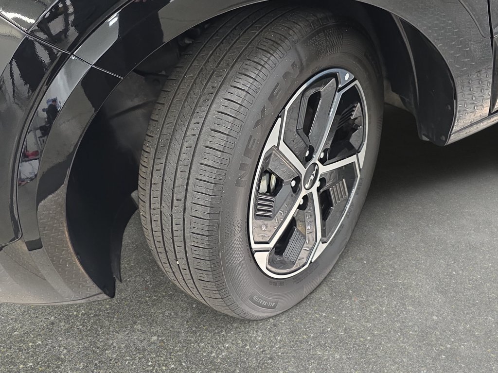 Used 2025 Kia Niro FWD image 30