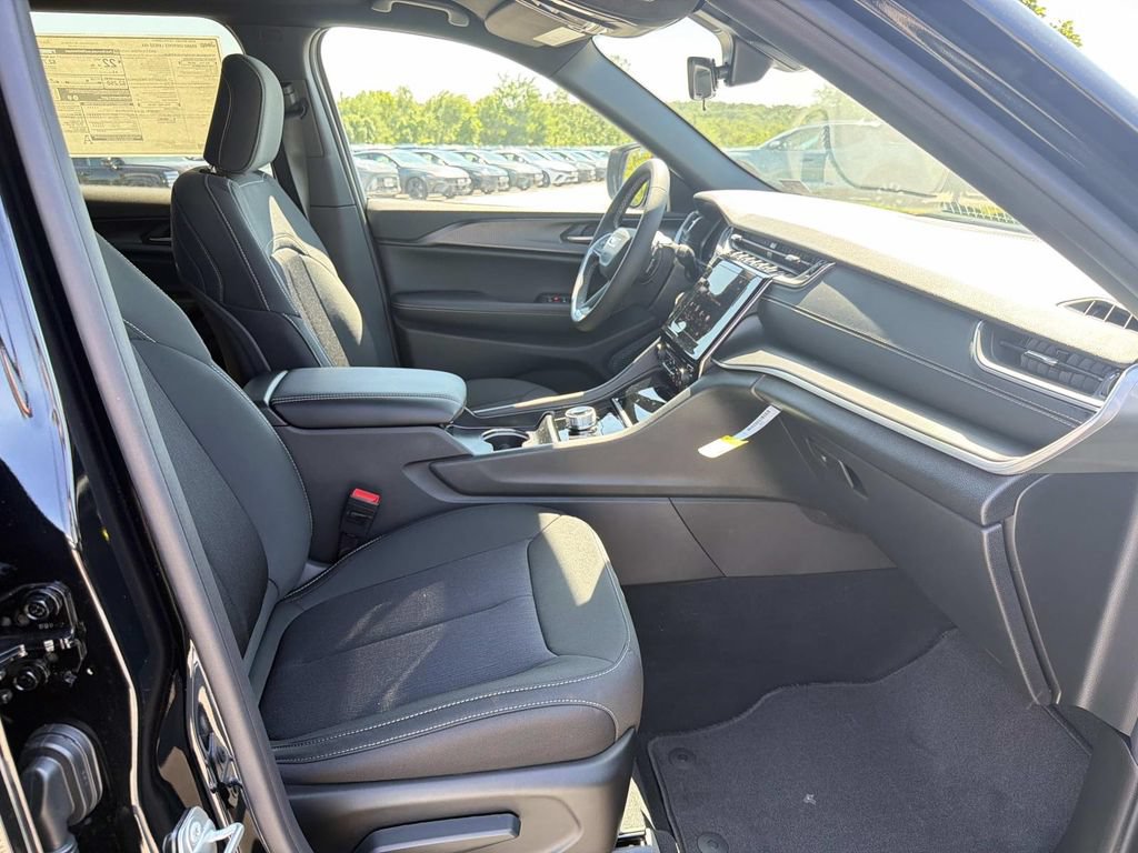 New 2026 Jeep Grand Cherokee Laredo AWD/4WD image 27