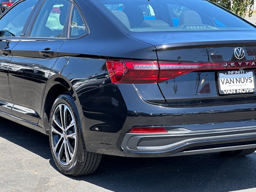 Used 2025 Volkswagen Jetta Sport FWD image 5
