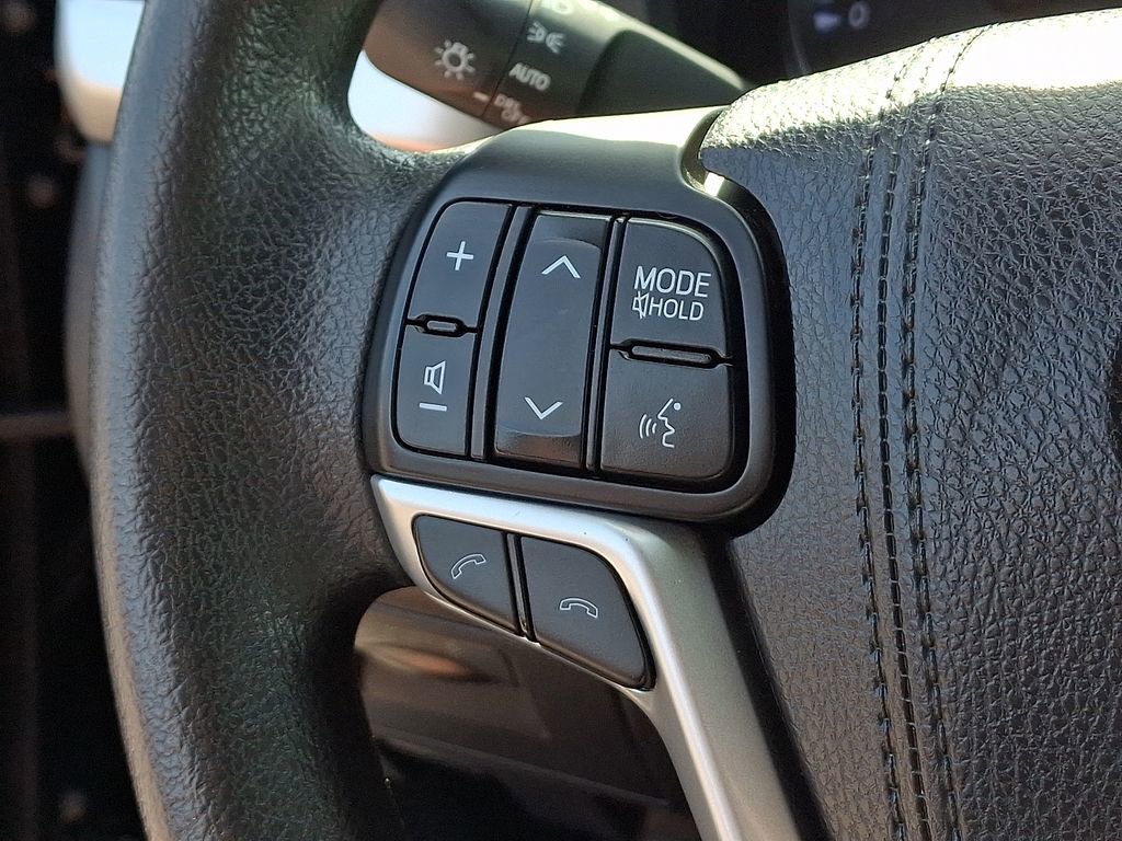 Used 2018 Toyota Highlander LE w/ Protection Package #3 AWD/4WD image 22