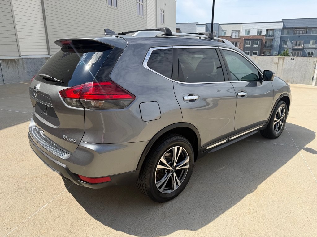 Used 2017 Nissan Rogue SL w/ SL Premium Package AWD/4WD image 3