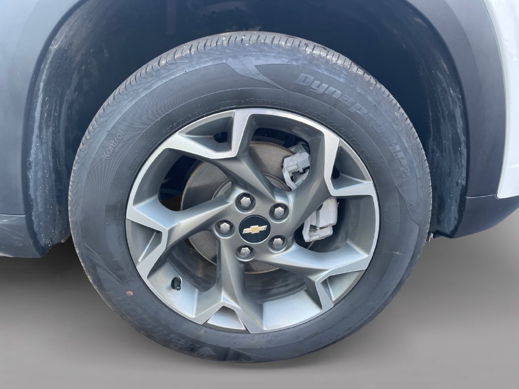 Used 2025 Chevrolet Trax LT w/ Driver Confidence Package FWD image 9