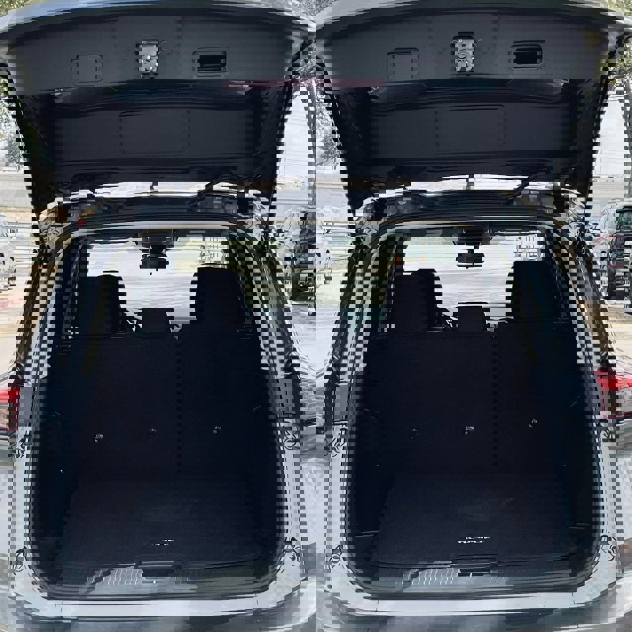 Used 2024 Nissan Rogue S image 24