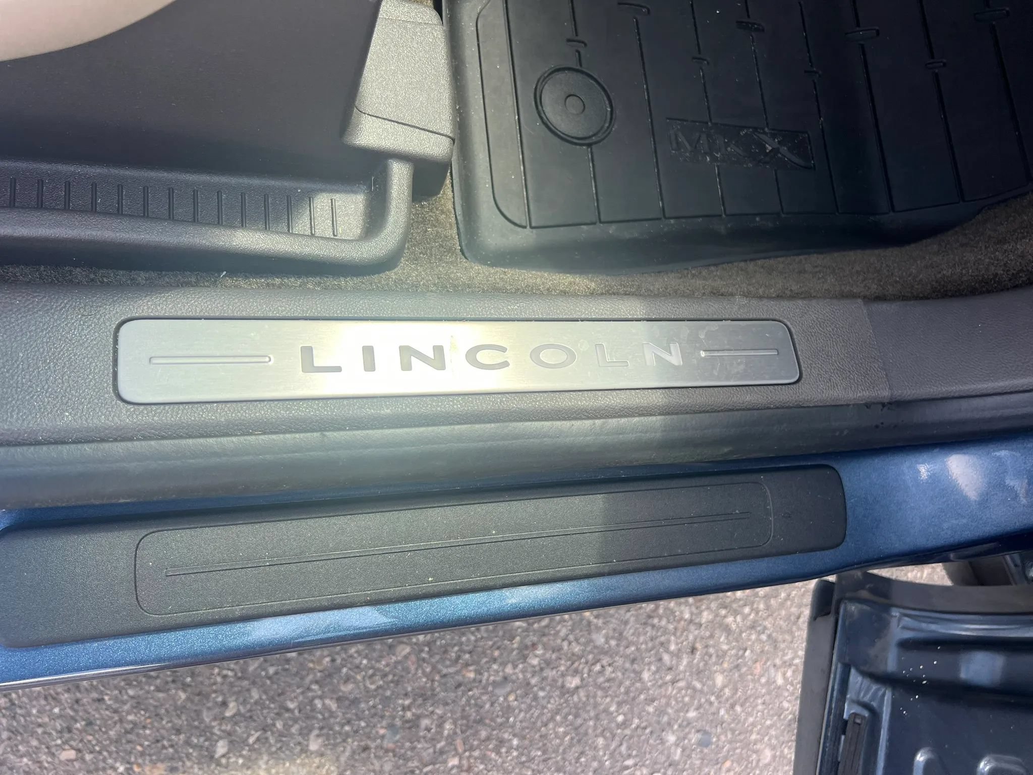 Used 2018 Lincoln MKX Select w/ Select Plus Package AWD/4WD image 21