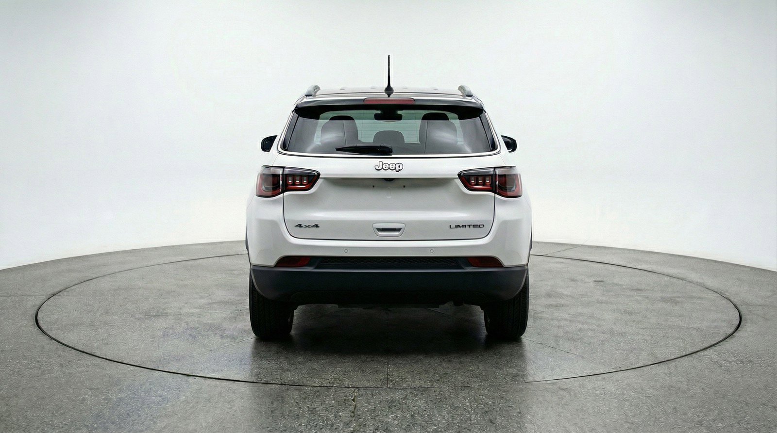 Used 2025 Jeep Compass Latitude AWD/4WD image 7
