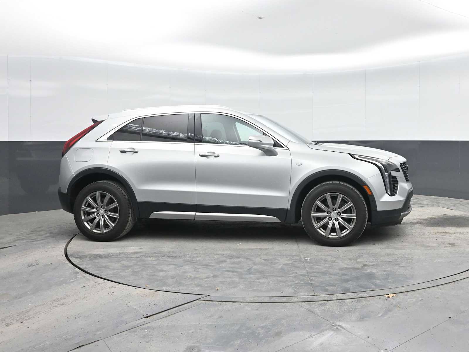 Used 2019 Cadillac XT4 Premium Luxury w/ Enhanced Visibility Package AWD/4WD image 9