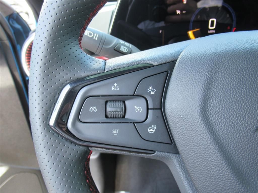 Used 2025 Chevrolet Trax RS image 19