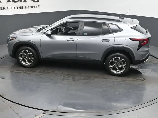 Used 2025 Chevrolet Trax LT FWD image 47
