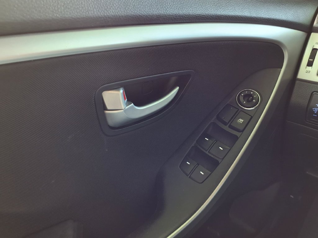 Used 2014 Hyundai Elantra GT FWD image 15