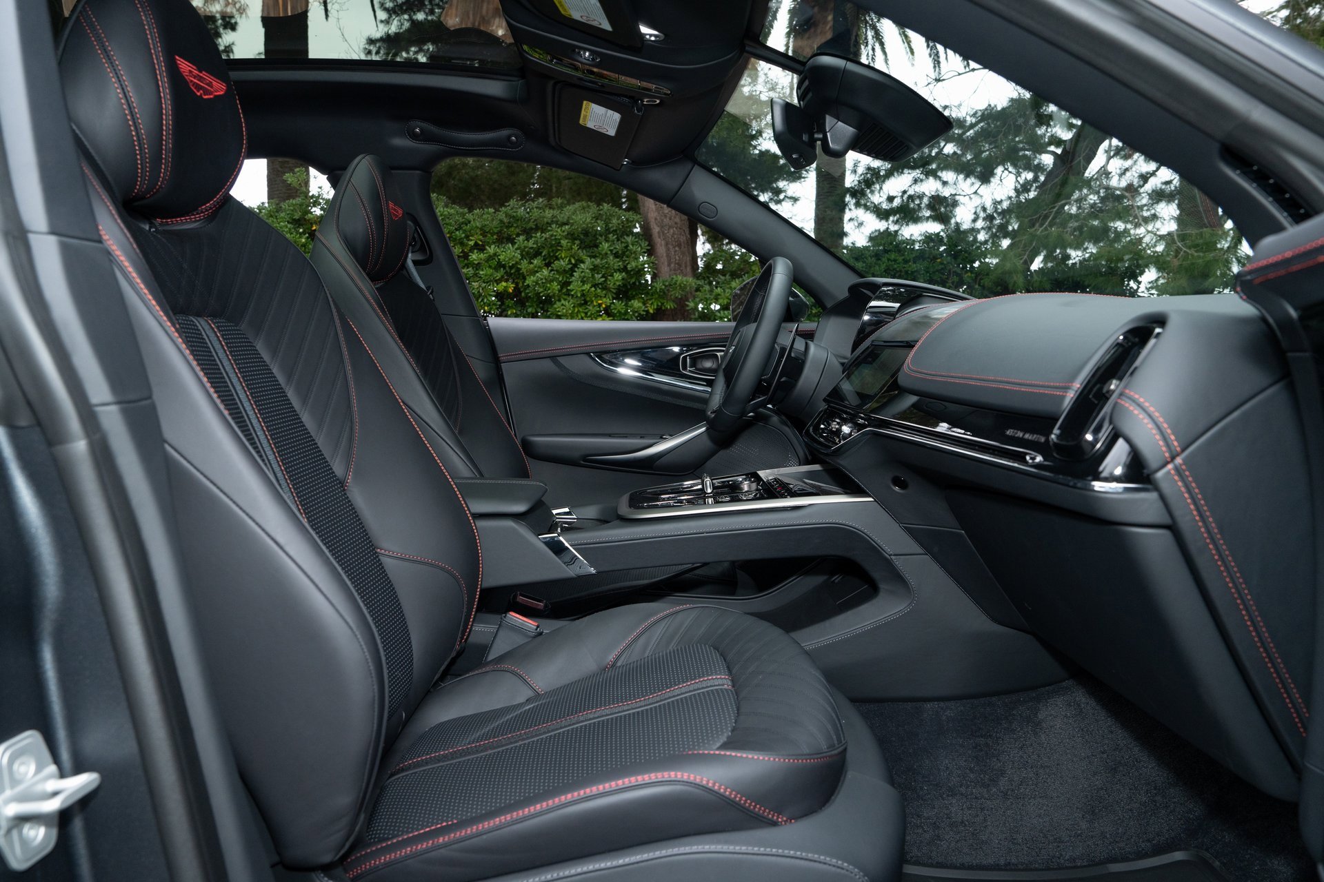 Used 2025 Aston Martin DBX 707 image 15