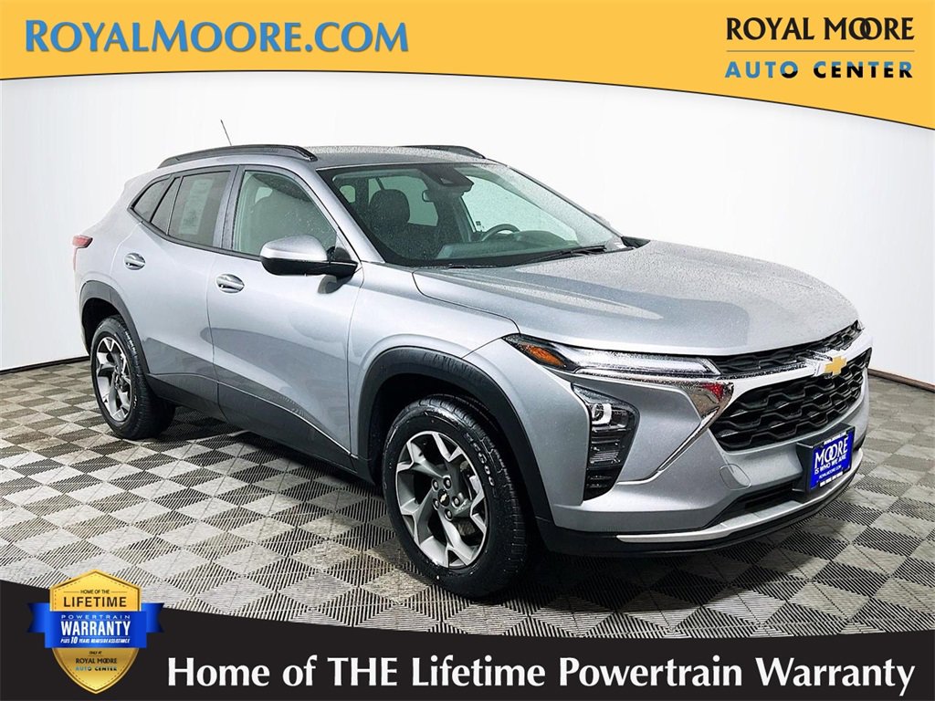 Used 2024 Chevrolet Trax LT image 1