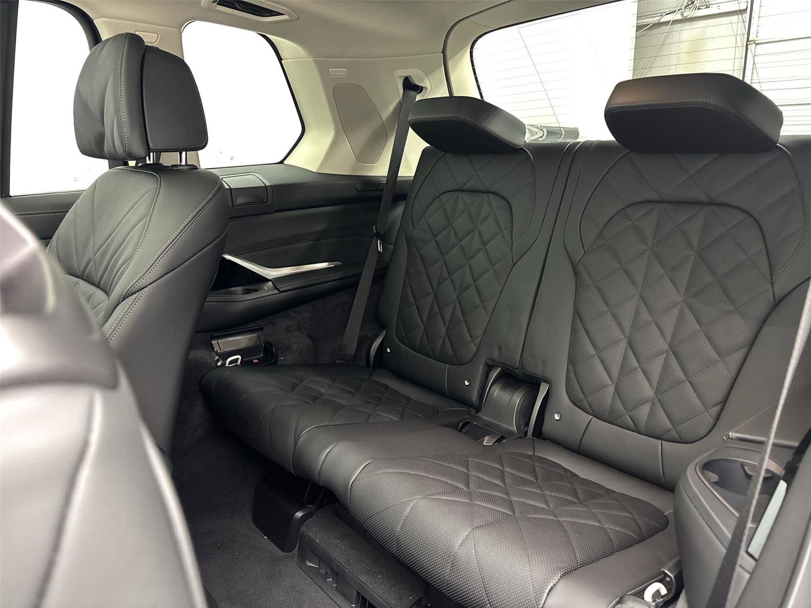 New 2026 BMW X7 xDrive40i w/ Premium Package image 30