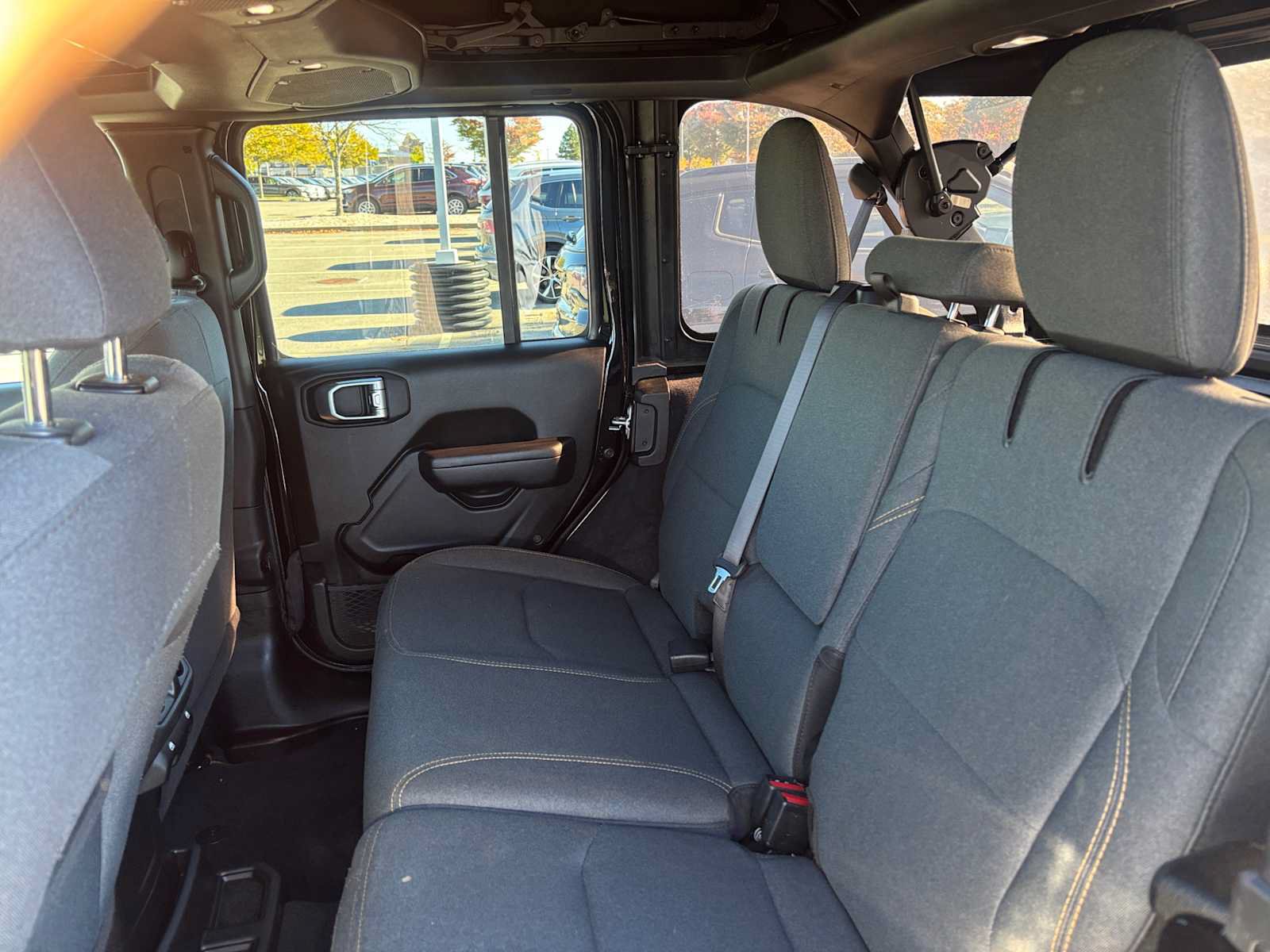 Used 2024 Jeep Wrangler Unlimited w/ Convenience Group AWD/4WD image 17