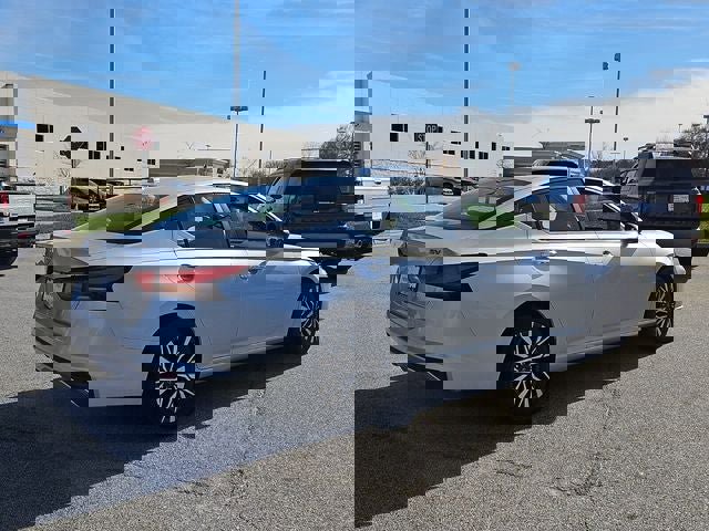 Used 2024 Nissan Altima 2.5 SV image 10