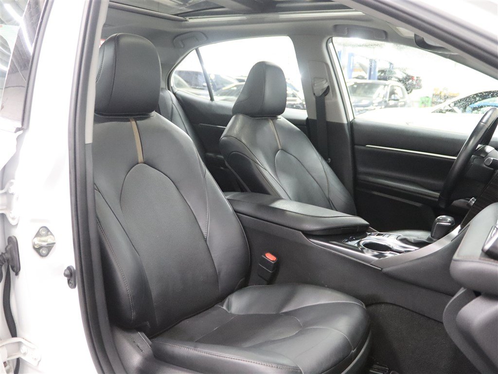 Used 2020 Toyota Camry XLE FWD image 25