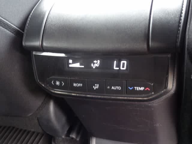 Certified 2025 Toyota Highlander LE FWD image 13