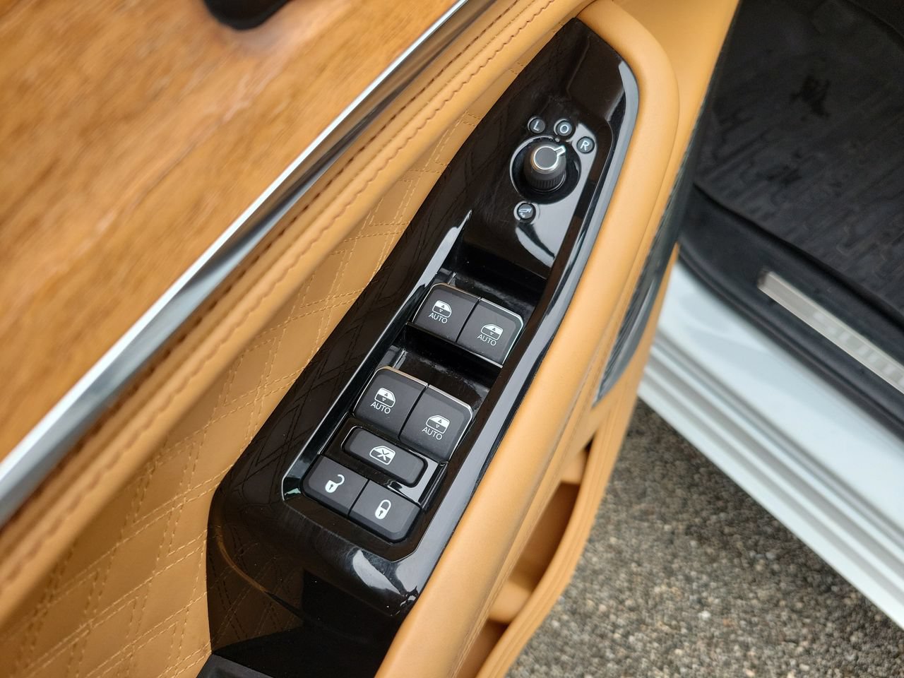 Used 2022 Jeep Grand Cherokee L Summit AWD/4WD image 14