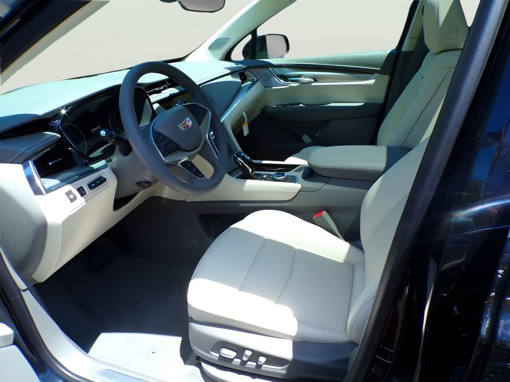 New 2026 Cadillac XT5 Premium Luxury w/ LPO, Floor Liner Package AWD/4WD image 8