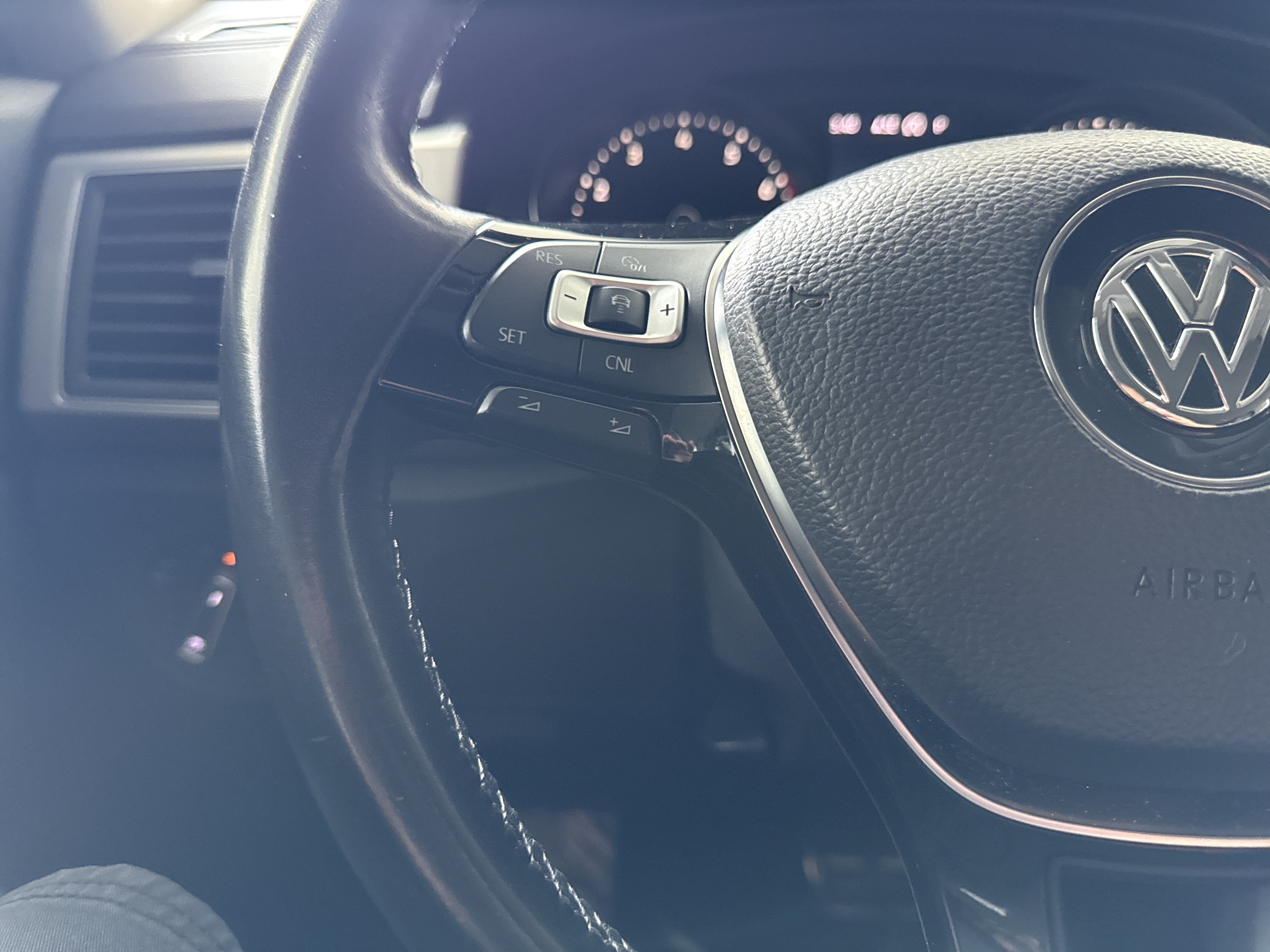 Used 2018 Volkswagen Atlas SE w/ R-Line Package FWD image 18