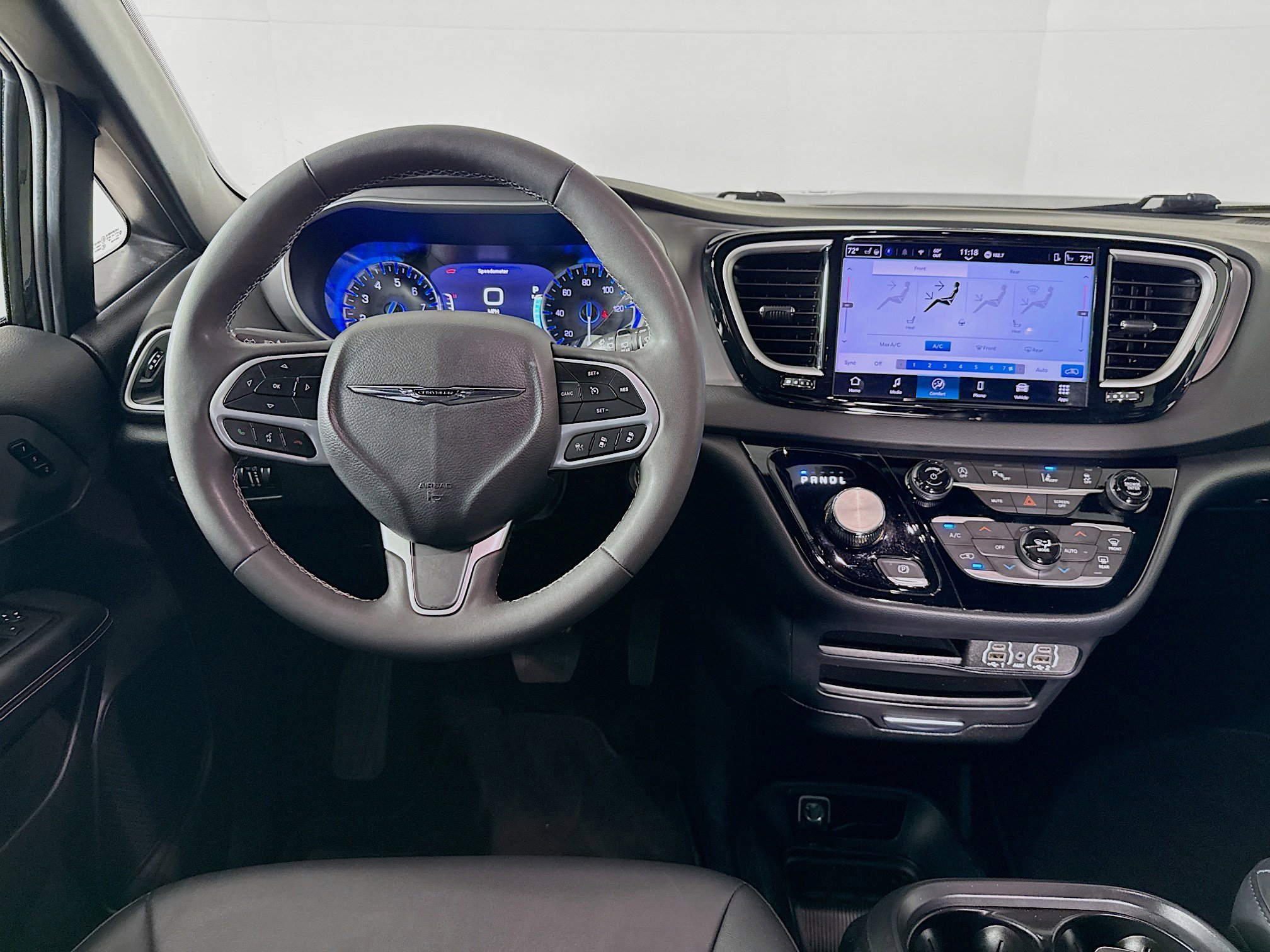 Used 2025 Chrysler Pacifica Select image 26