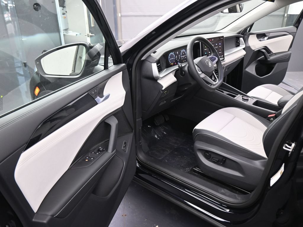 New 2026 Volkswagen Tiguan SE AWD/4WD image 38