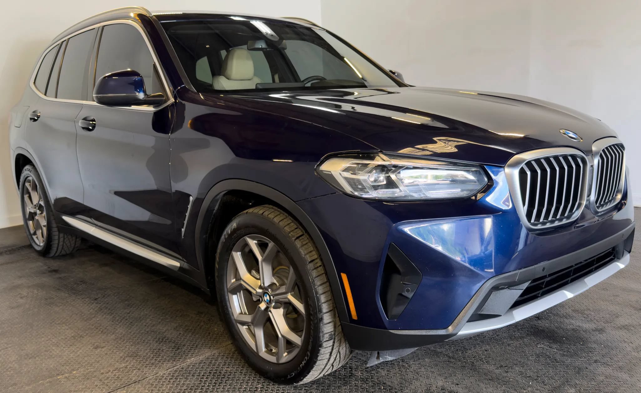 Used 2022 BMW X3 xDrive30i w/ Convenience Package AWD/4WD image 2