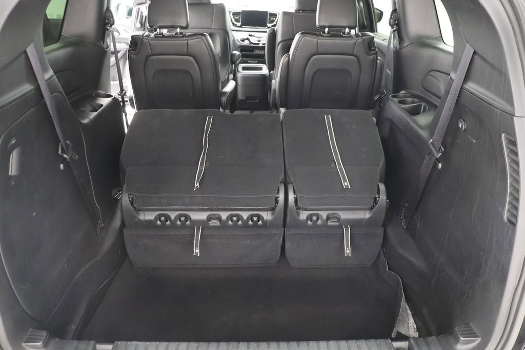 Used 2025 Chrysler Pacifica Select FWD image 25
