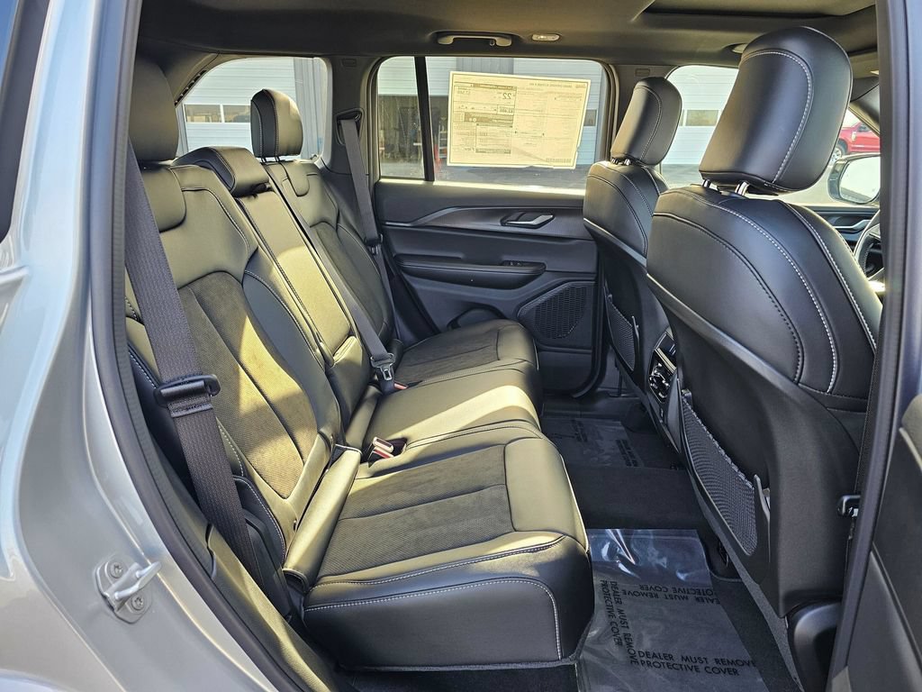 New 2025 Jeep Grand Cherokee Altitude AWD/4WD image 14