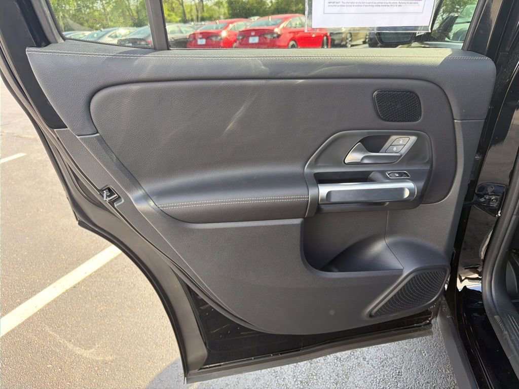 Used 2025 Mercedes-Benz GLB 250 image 17