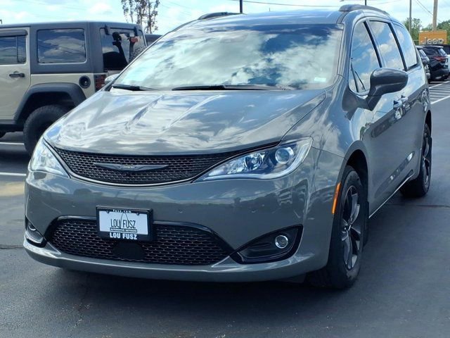 Used 2020 Chrysler Pacifica Touring-L w/ Advanced Safetytec Group AWD/4WD image 2