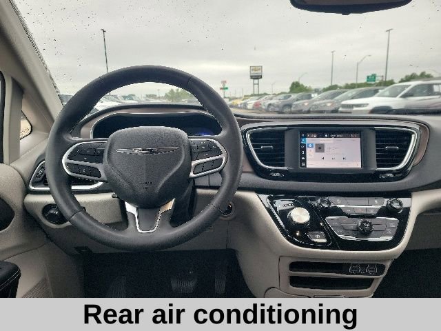 Used 2023 Chrysler Voyager LX FWD image 4