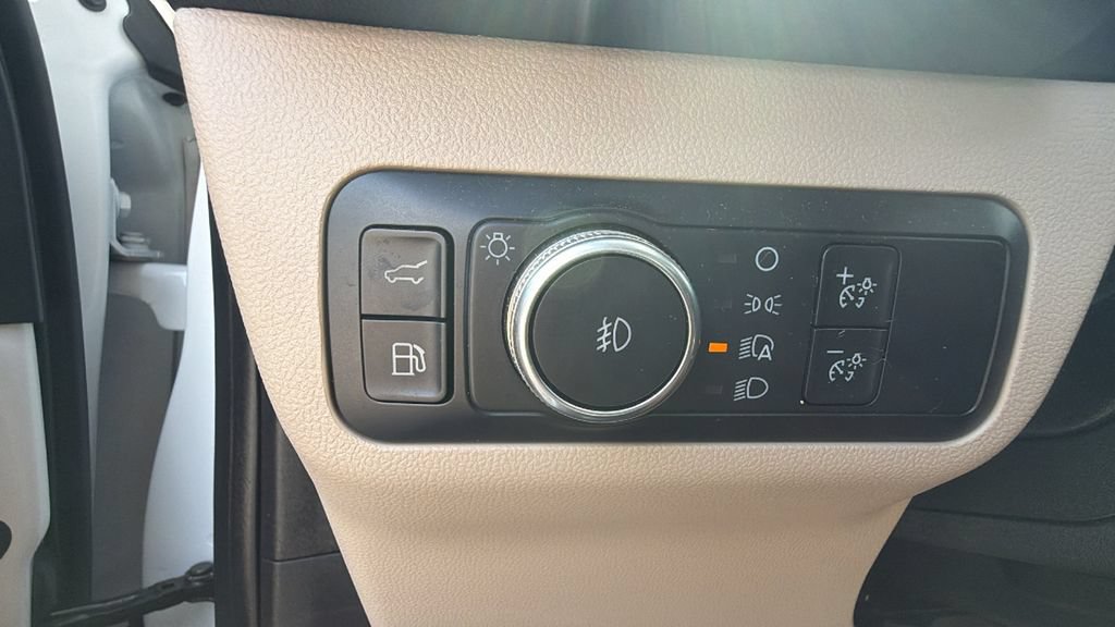 Used 2020 Ford Escape Titanium FWD image 17