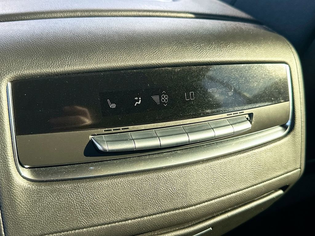 Used 2022 Cadillac Escalade Luxury image 24