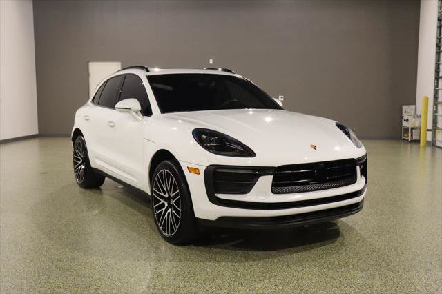 Used 2025 Porsche Macan Turbo AWD/4WD image 1