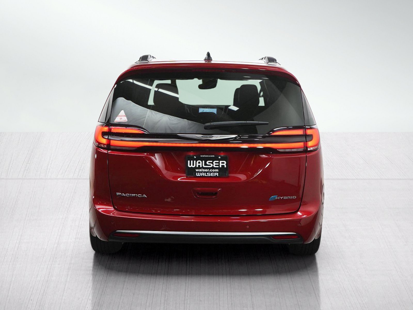 Used 2025 Chrysler Pacifica Pinnacle FWD image 4