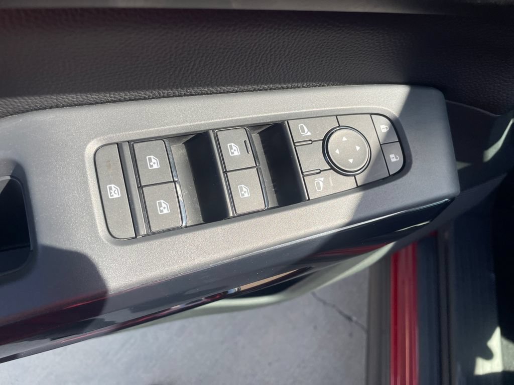 Certified 2025 Nissan Pathfinder SV w/ SV Premium Package FWD image 22
