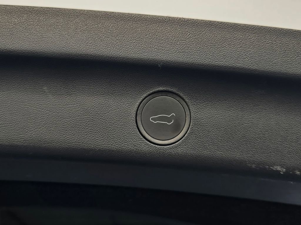 Used 2025 Tesla Model Y Long Range image 23