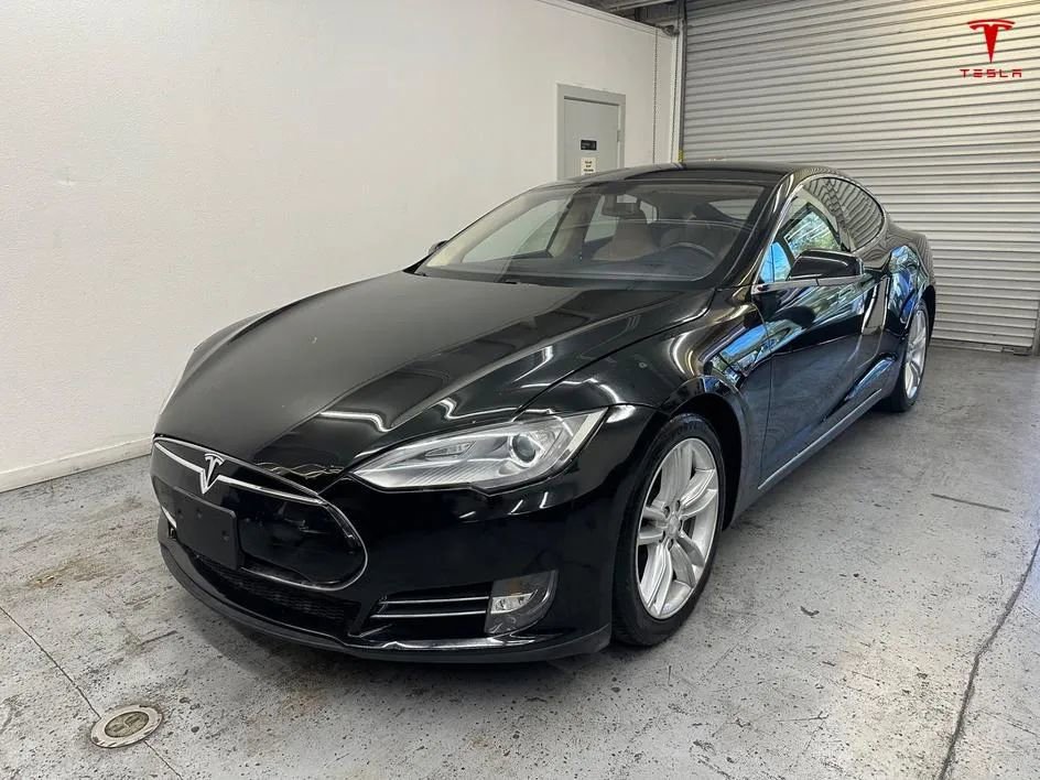 Used 2013 Tesla Model S RWD image 3