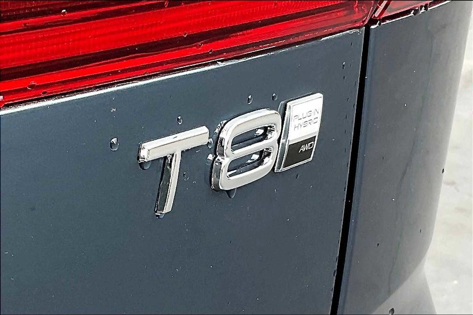 New 2026 Volvo XC60 T8 Plus w/ Protection Package Premier image 26