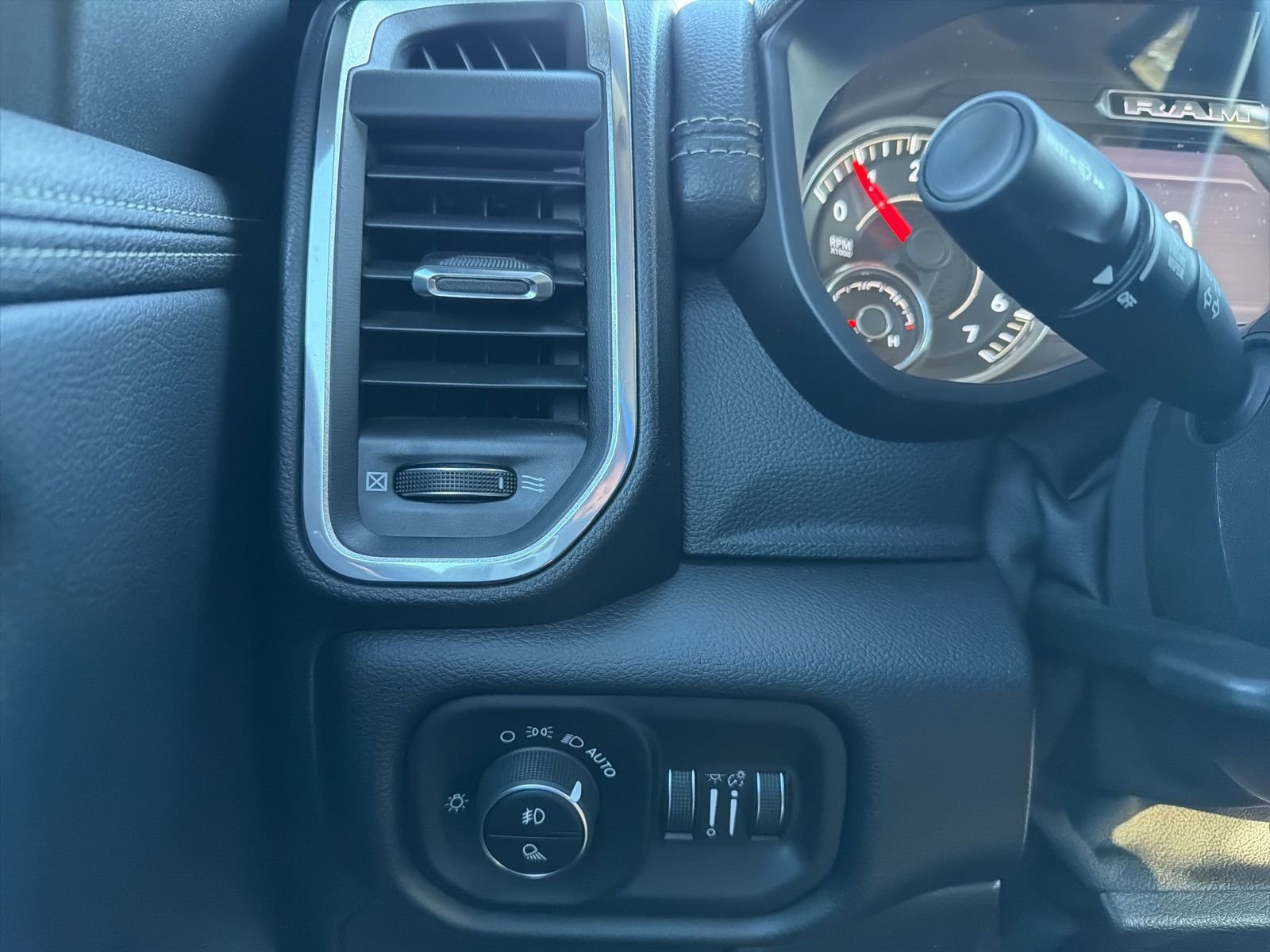Used 2019 RAM 1500 Laramie image 18