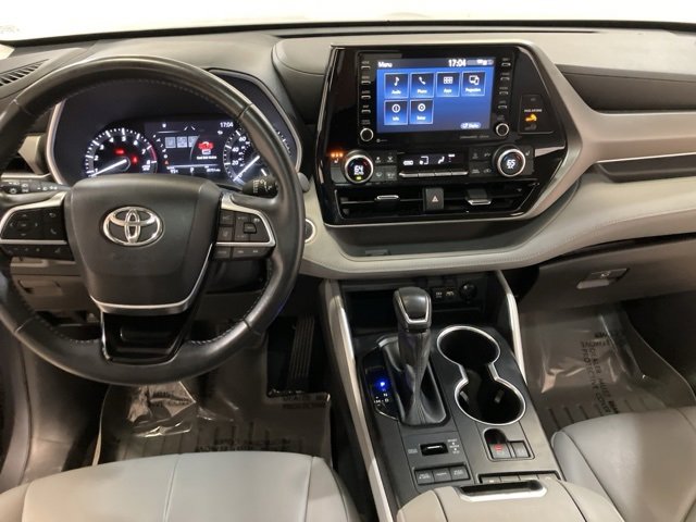 Used 2020 Toyota Highlander XLE image 32