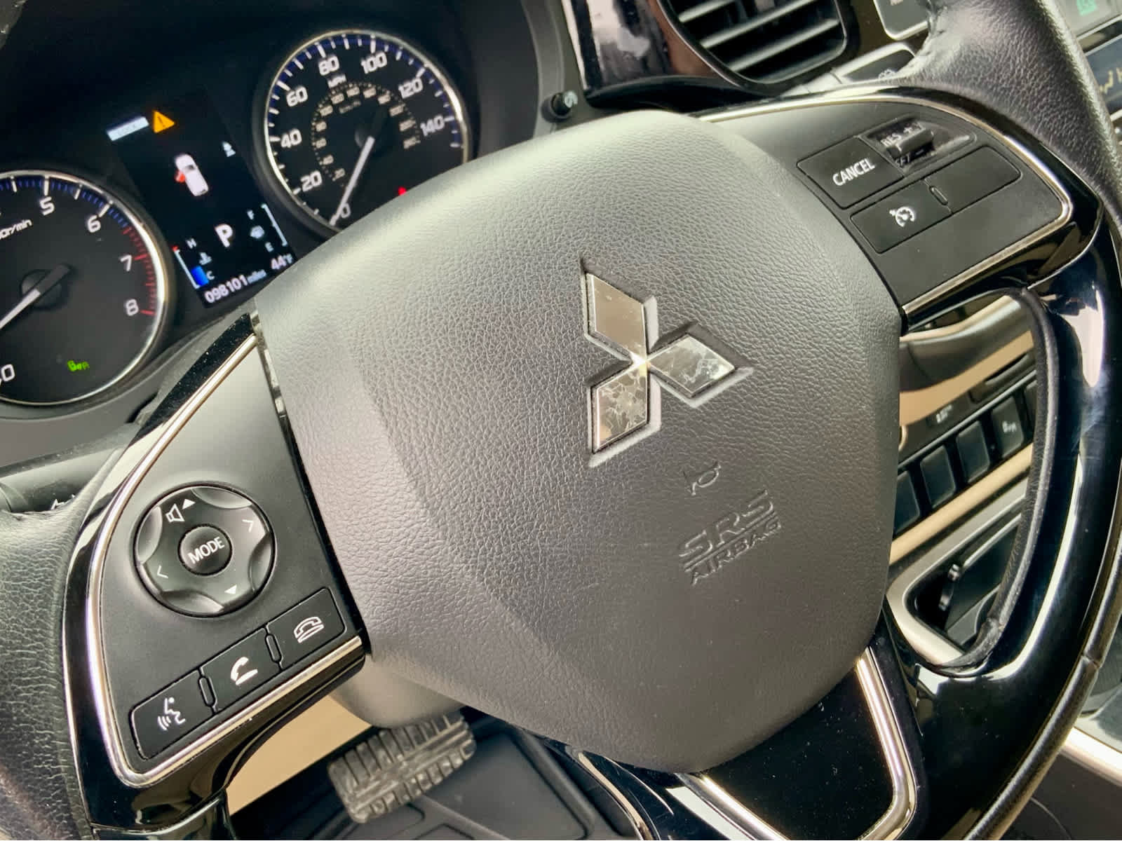 Used 2018 Mitsubishi Outlander SEL AWD/4WD image 37